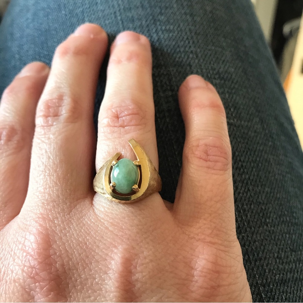 14k Yellow Gold Vintage Jade Horseshoe Ring